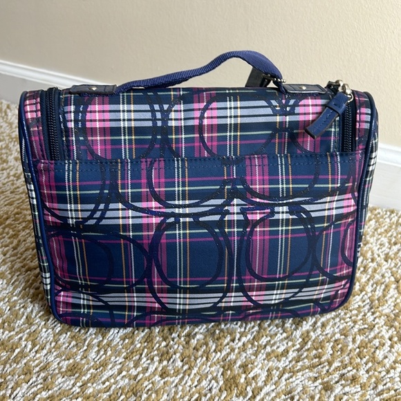 Coach - Picture 2 of 7